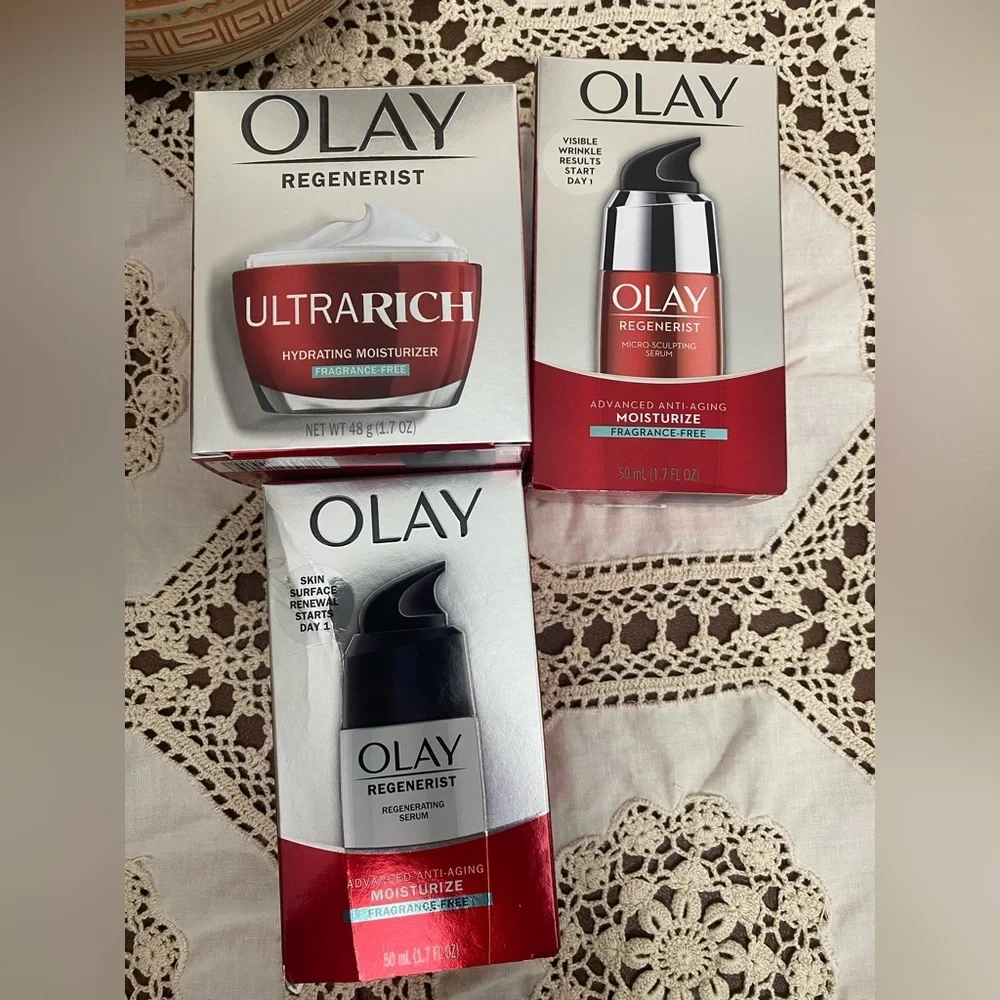 OLAY Regenerist Ultra Rich Moisturizer - Red and White